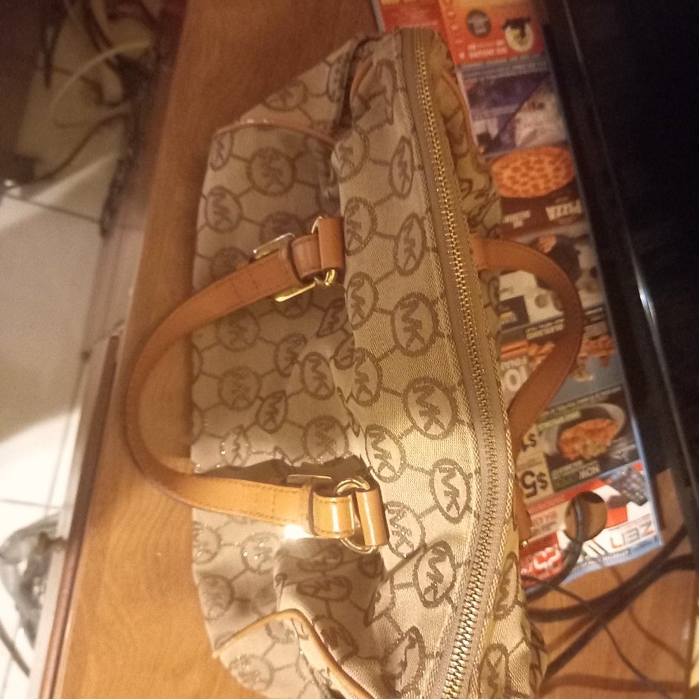 Mk purse - Picture 2 of 2